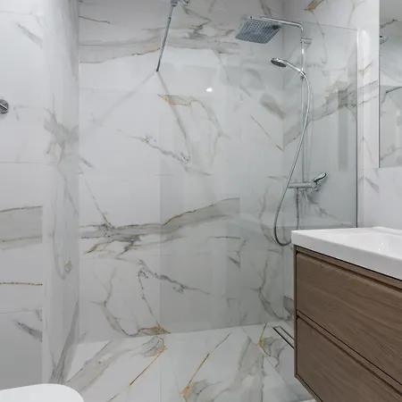 Apartmate- Oldtown Sienna Grobla Comfy Sauna & Free Gym Апартаменты *